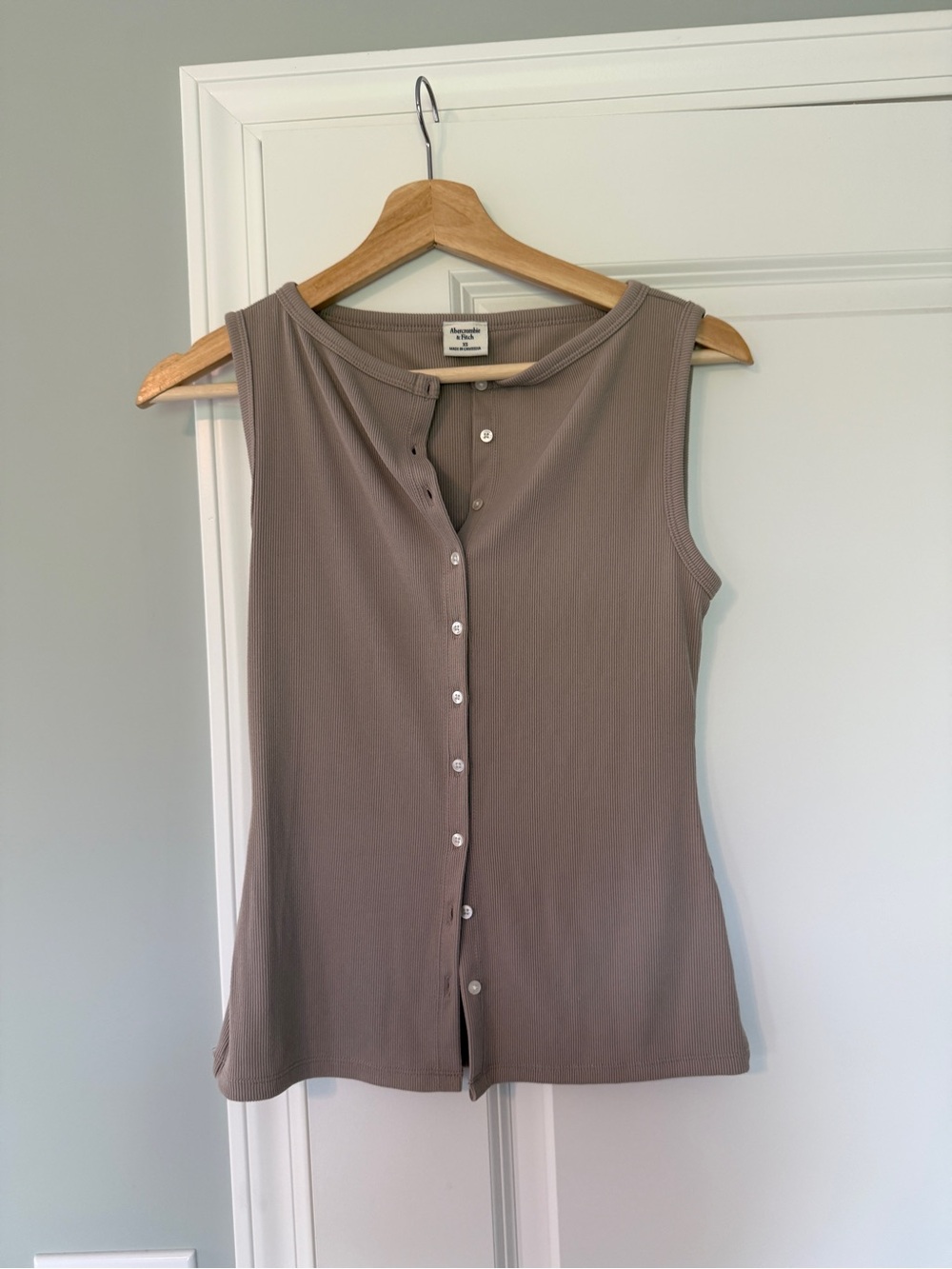 Abercrombie Taupe Sleeveless Button-Front Rib Tank